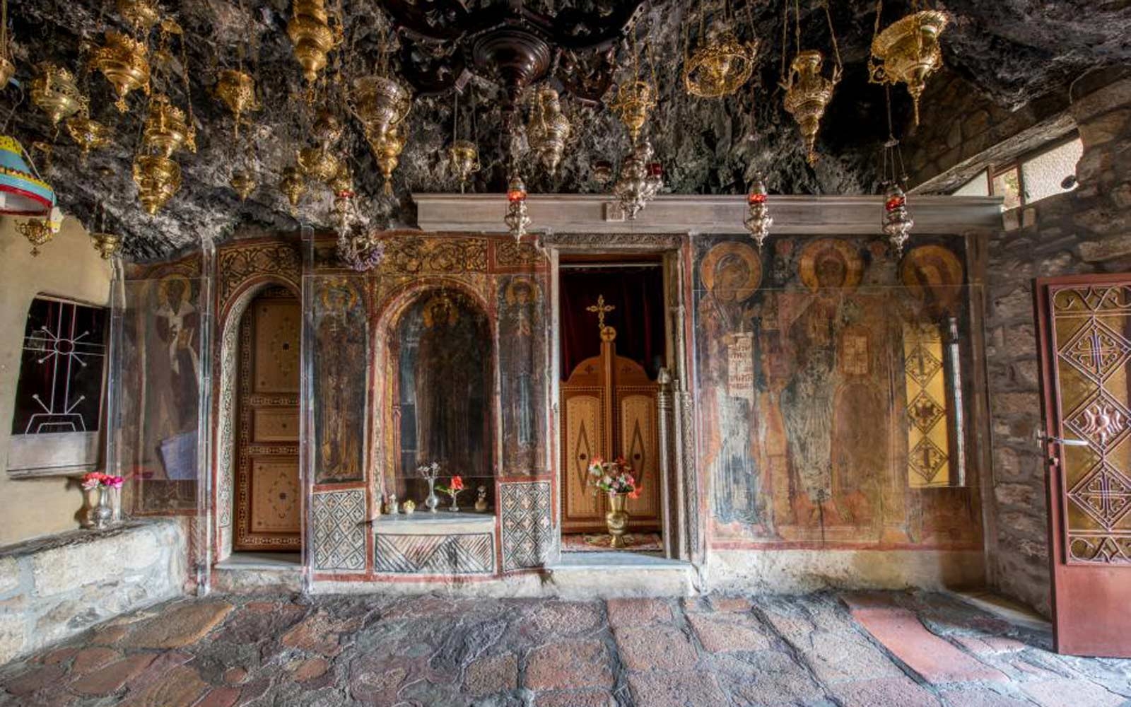 Μοναστήρι Οσίου Παταπίου (16km)