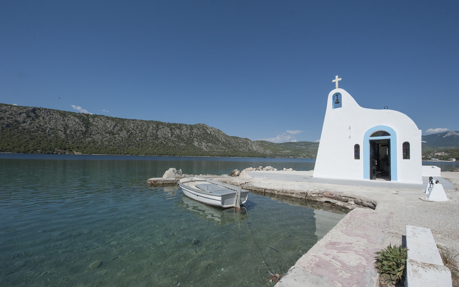 Γαλάζια Λίμνη (15km)